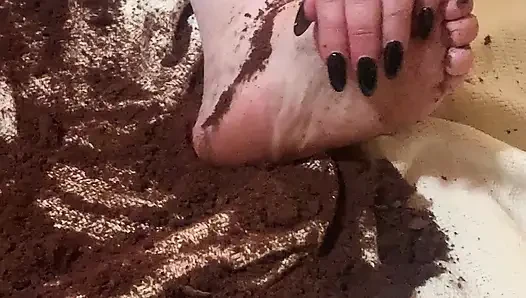 Feet Feet Feet in the Cake