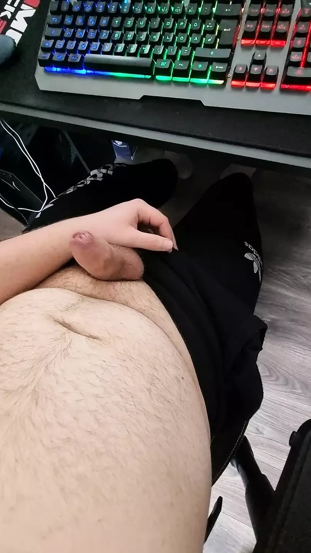 Watching porn and wixxing