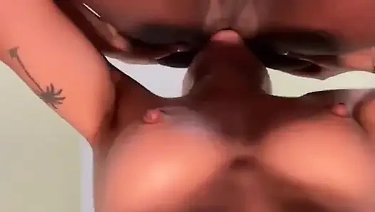 Cewek nakal india lagi asik jilat pantat