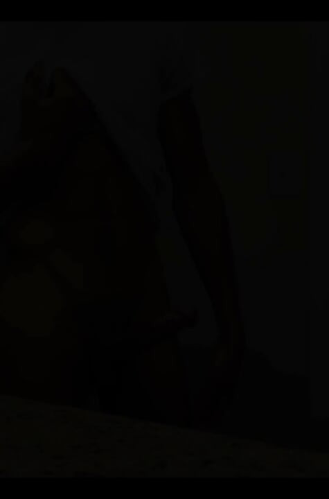 자지를 쓰다듬는 흑인 게이 십대 소년