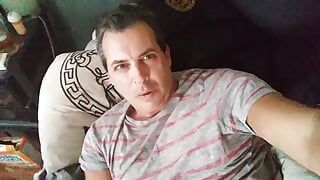 Обманутый мужчина-знаменитость Cory Bernstein, горячая Dilf трахает пальцами задницу с огромным камшотом