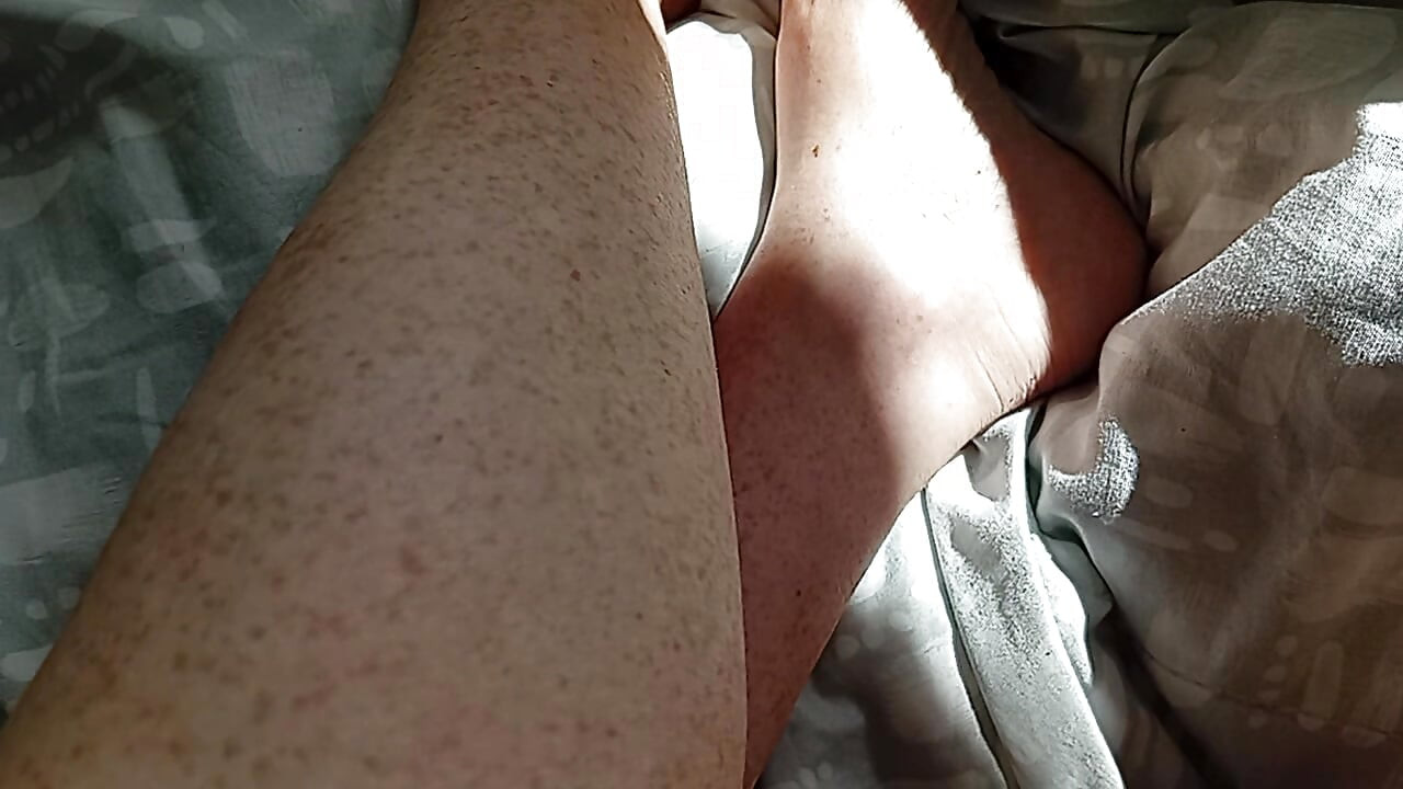 Showing my body : red pussy, lying on the sofa