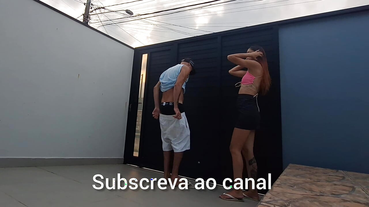 Gift kvinde knepper sin nabo i baghaven