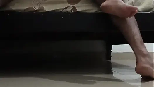 Симпатичный друг жестко жестко трахает мой большой член