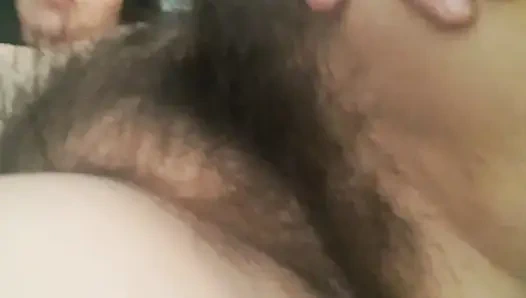 Vagina Berbulu dan Basah Dewasa