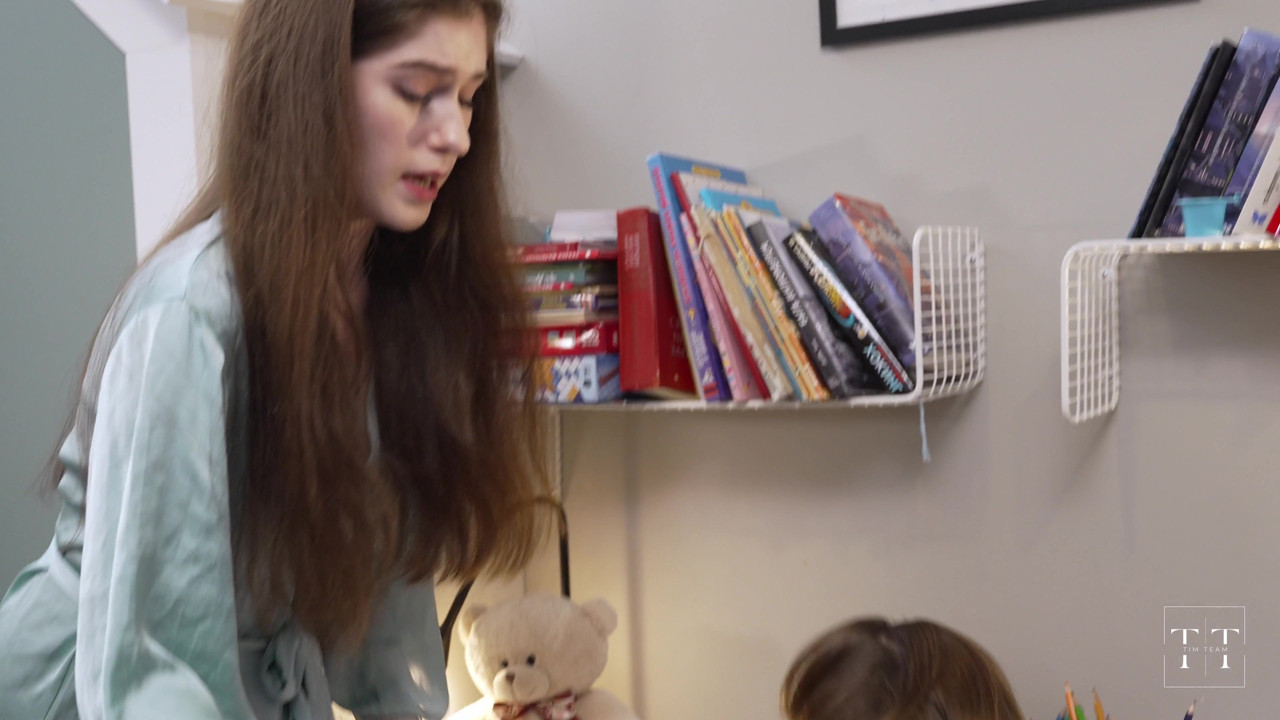 あなたはとても悪い女の子でした、ベラ!継父ティムはあなたを罰します