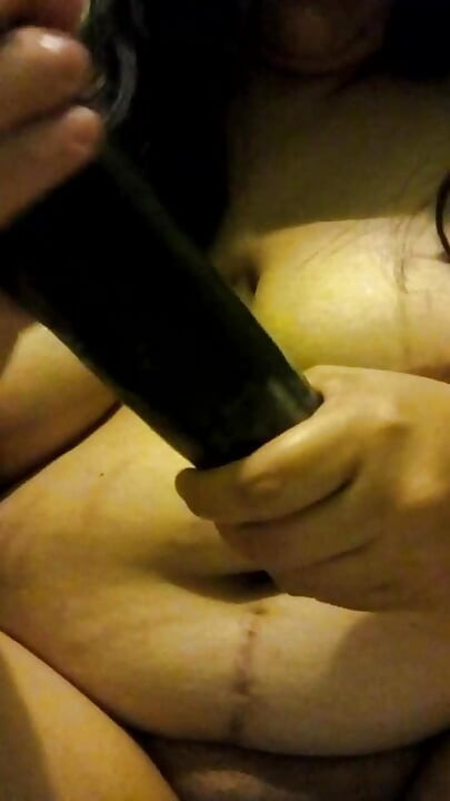 Bosan dan saya mengunyah dengan timun.