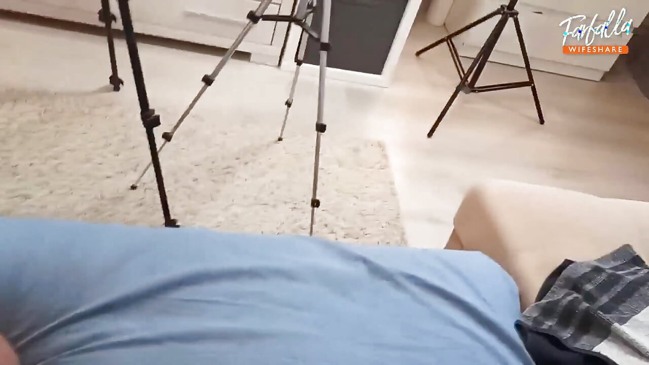 낯선 사람과 마누라를 공유한 남편. Mfm. 쓰리섬. 새로운 모임