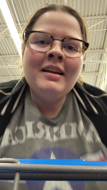Bratbarbie95 flashing titties in Walmart!