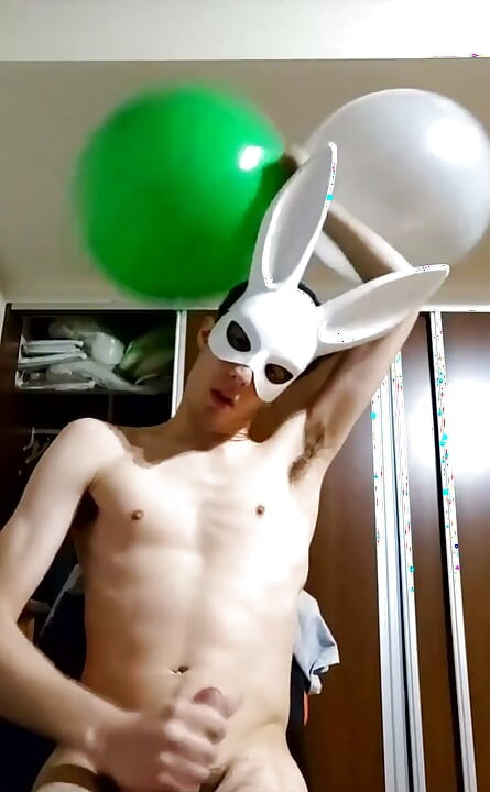 Bunny Looner Blowing up Big Balloons While Jerking off on Stream
