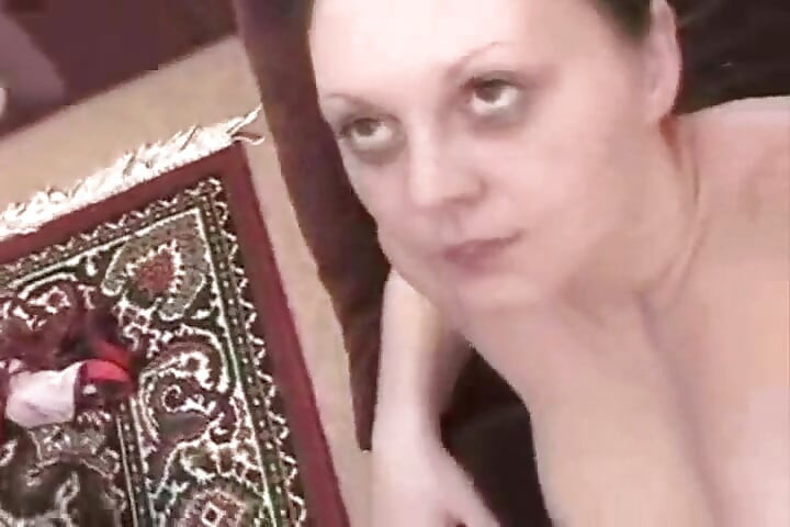 Le nerd porno : Julianna taille une pipe
