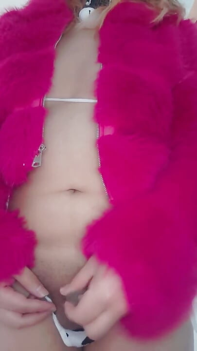 adhovastr pahni hot bahin tumhen apna saara sharir dikhaati hai