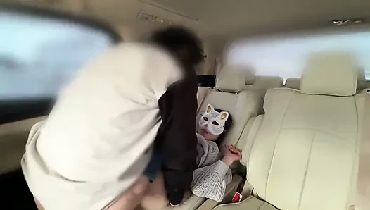 Vor der Arbeit haben die beiden eine Affäre im Auto