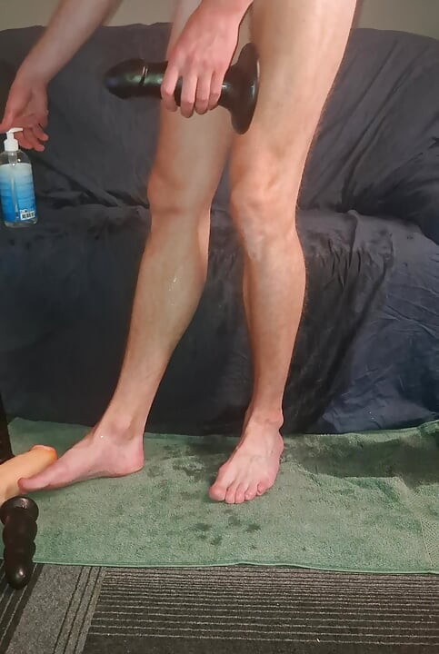 Ekstreme anale enorme dildoer - pissende orgasme