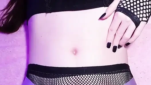 Her zaman aşık olduğun büyük yaraklı gotik kızı sikiyorum