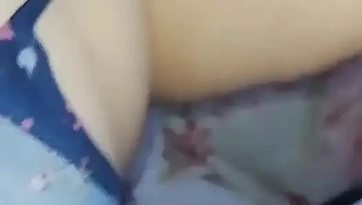 Er kam in den Mund des üppigen Blonden.