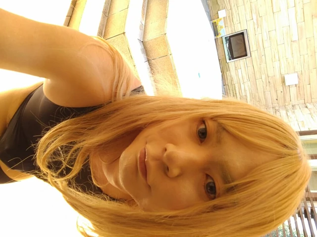 A blonde cross-dressing boy wore a black swimsuit and masturbated in an open-air bath and felt good!