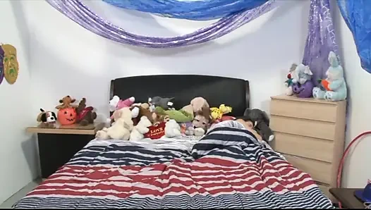 İki ateşli esmer için vahşi seksi bir lezbiyen gecesi!