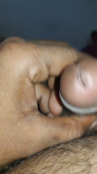 Homem sozinho em casa