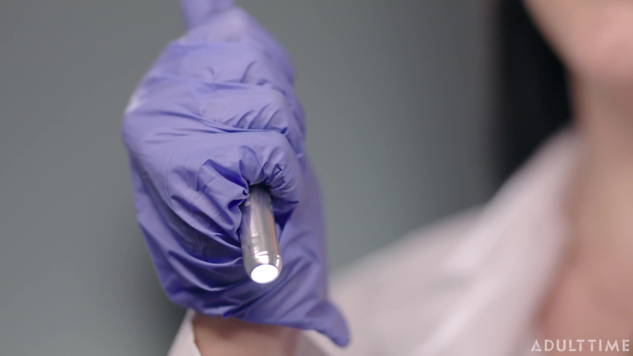 Asmrファンタジー博士。アンジェラ・ホワイトが全身身体検査