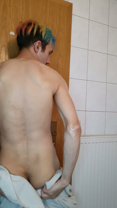 Shower and piss with me | Clip 1