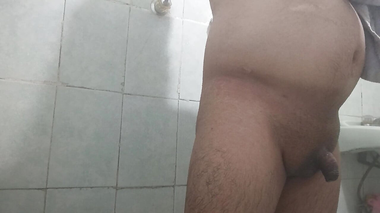 내 샤워를 마치고 학교 준비를 시작하는 걸 지켜봐