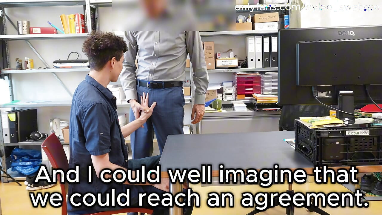 Job saved: Sweet twink spoils his straight boss with a blowjob