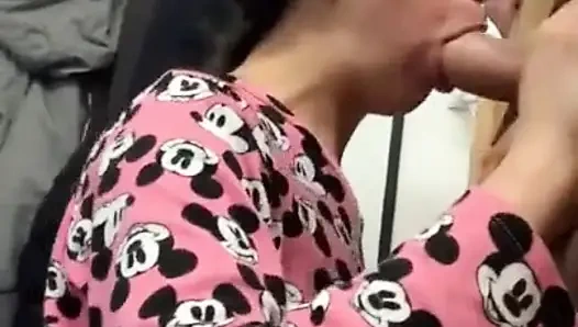 Francesca palma nyepong kontol teman sekamarku