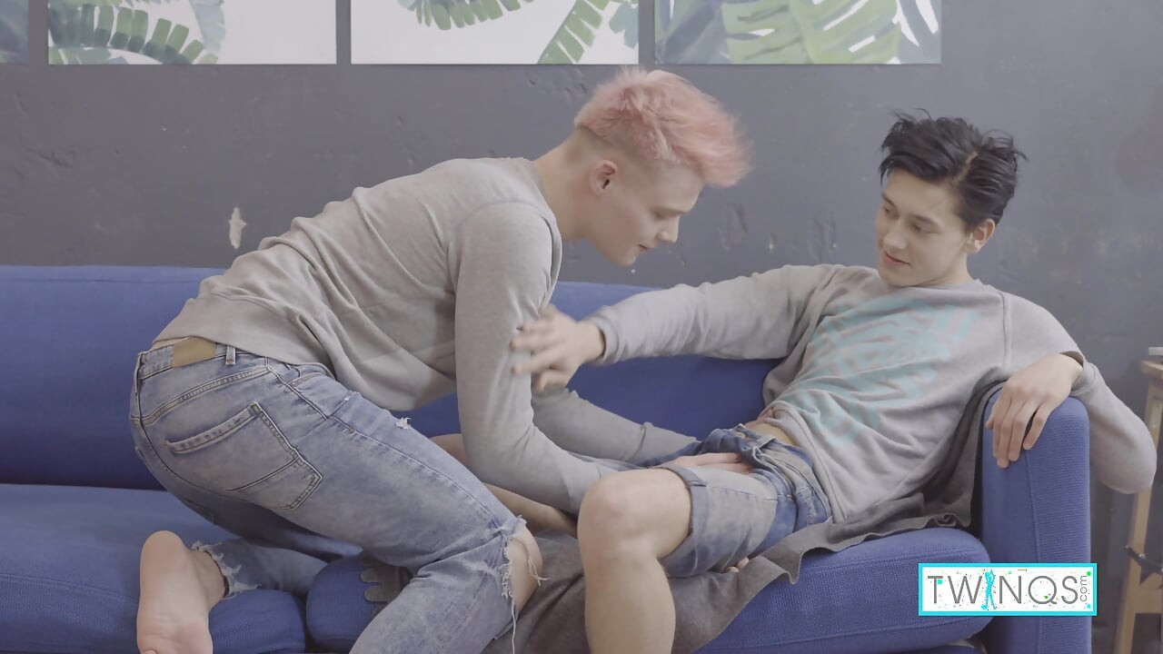 Twink Oliver Begs for Logan's Rock-Hard Rod to Stretch Him Open!