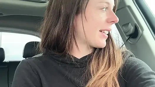 Канадская красотка кончает в проезде!