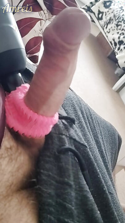 ¡Las vibraciones del masaje me vuelven loco en la cocina!