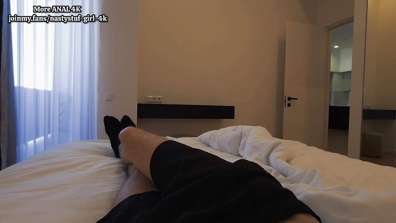 마사지를 요청하지만 두꺼운 엉덩이만 아시아인만 원해
