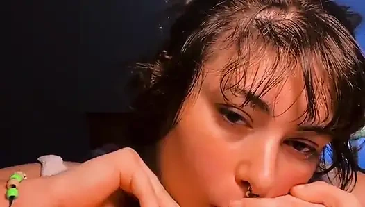 Mengisap dan bermain puting