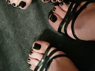 女装者の足