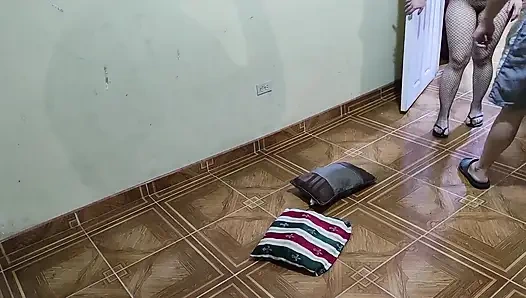 O Partiden Sonra Çok Azgındım, Kendimi Tutamadım Ve Kuzenime Beni Sikmesini Söylemek Zorunda Kaldım.