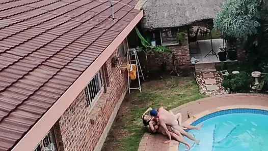 Meine nachbarn beim ficken beim fliegen mit meiner Drohne erwischt