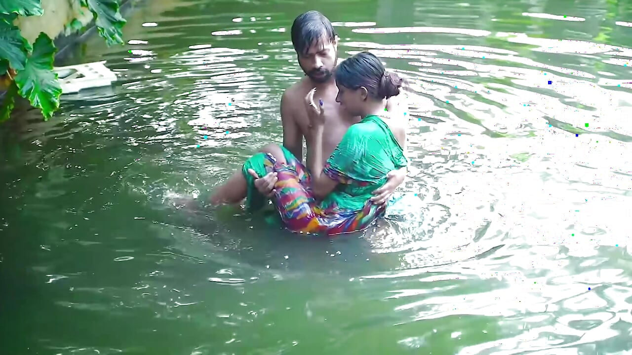 Little step sister ko nahate samye hi pakd ke jabbar dasti pela