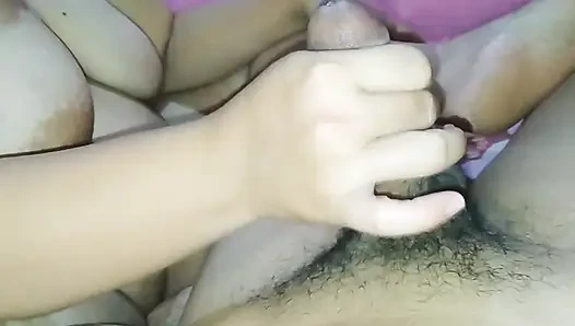 Ibu mertua yang cantik kulum kontol