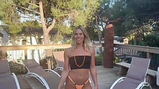 Kleo Furiosa Meeting a Friend for a Deep Blowjob After Fingering Her Ass