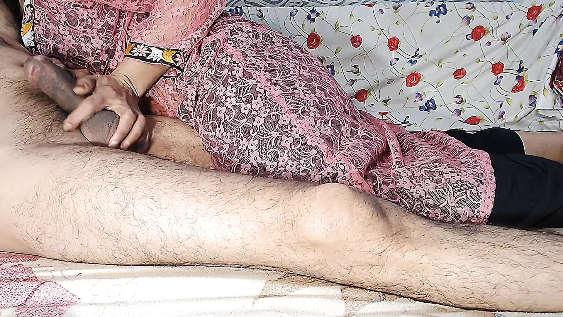La chatte d'une bhabhi pakistanaise se fait baiser brutalement en levrette