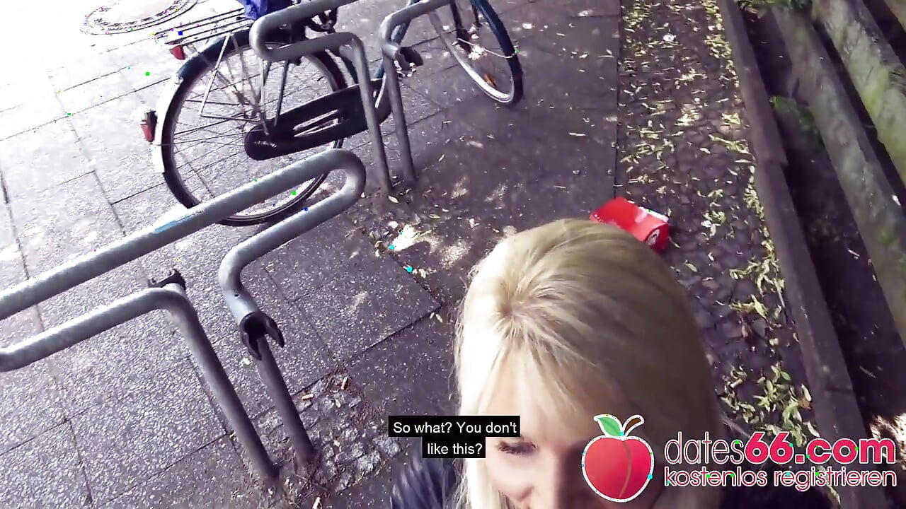 Tysk blond Tatjana Young plockas upp på gatan &knullad i stadsparken