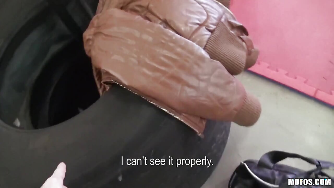 Recogidas públicas - Alexis Brill puede verse tímida desde lejos, pero ella es un monstruo