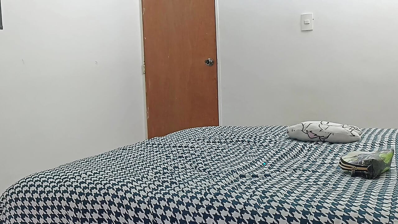 I filmed my stepsister masturbating in her room. Spanish porn.