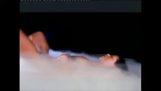 Soft-porno von vollbusiger tätowierter MILF mit nippelpiercings gefickt und in den mund gespritzt