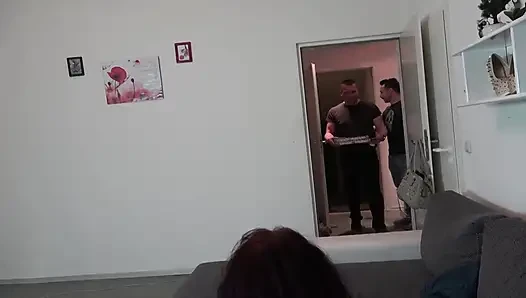 Kızıl saçlı Fransız fahişe sert üçlü sekste sikiliyor