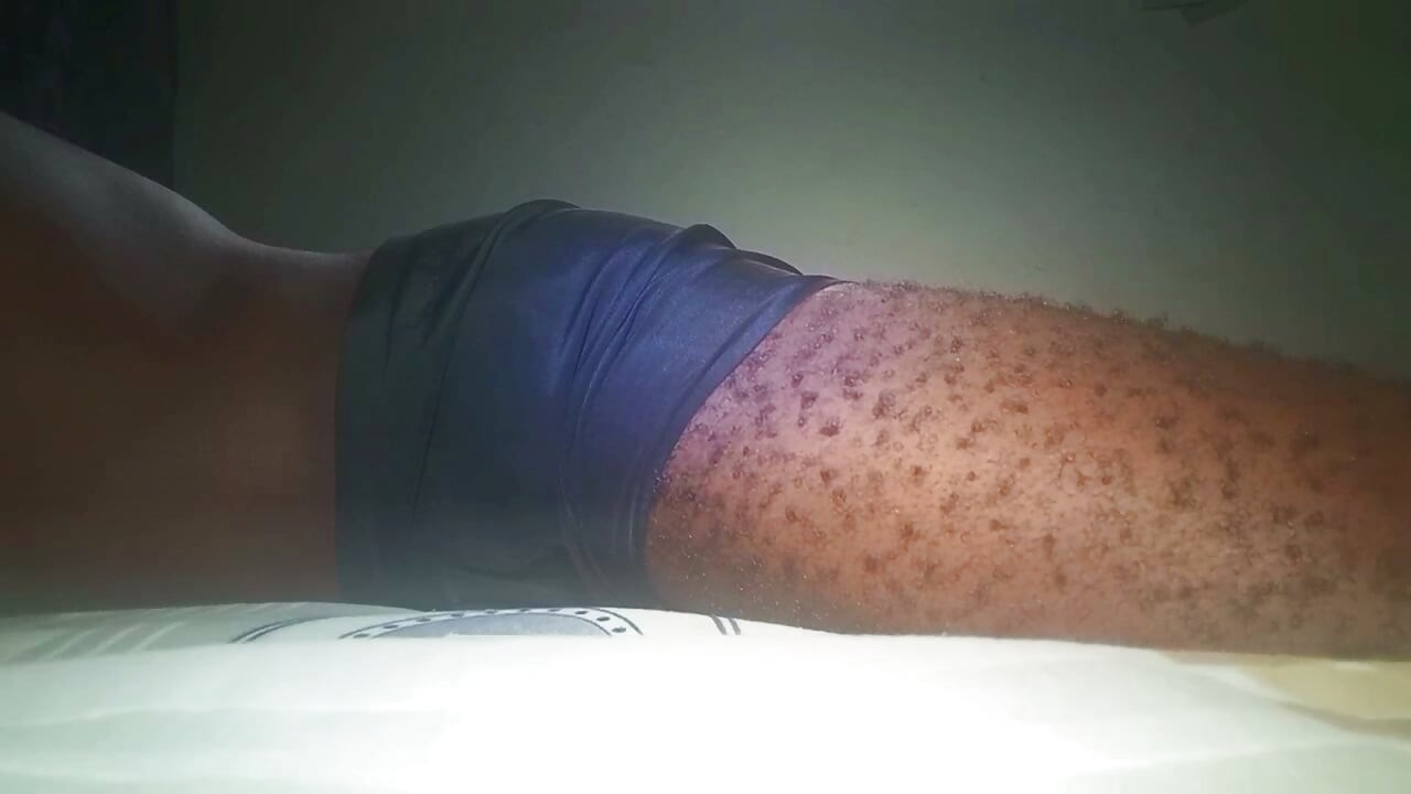 극한의 허밍, 단단하고 맥박치는 거대한 흑자지가 거대한 정액을 뿜어내며 자위하며 신음한다
