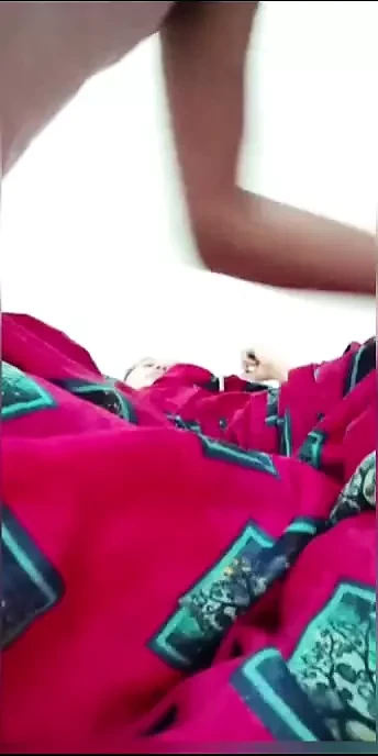 Desi indisk otrogen bhabhi knullar med make vän i bakifrån