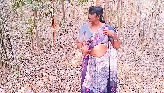 Indischer outdoor-sex. Desi Bhabi fickt ehemann im wald. Telugu dirtytalk.