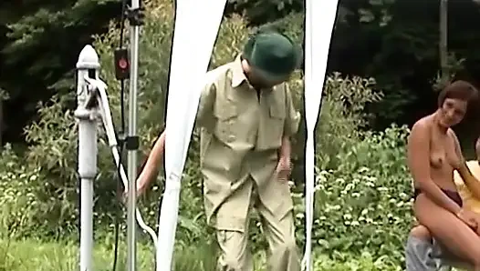 Sie ist deutsches schätzchen, das gerne in einer outdoor-session ihr loch gefickt bekommt