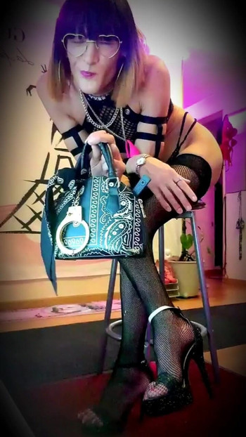 💣A French BomBe de Trav. Str!pTease en LiVE VaneSsaBiTCHx PariSChienneTrvProd91 CAM4/vanessaBarBie